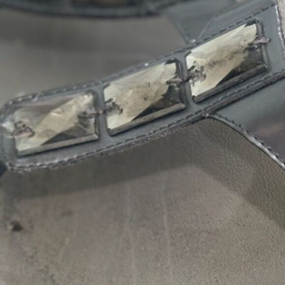 Fitflop Womens Pietra Pewter Leather T-Strap Sandals Rhinestone Thong  Size 7 - Picture 6 of 7